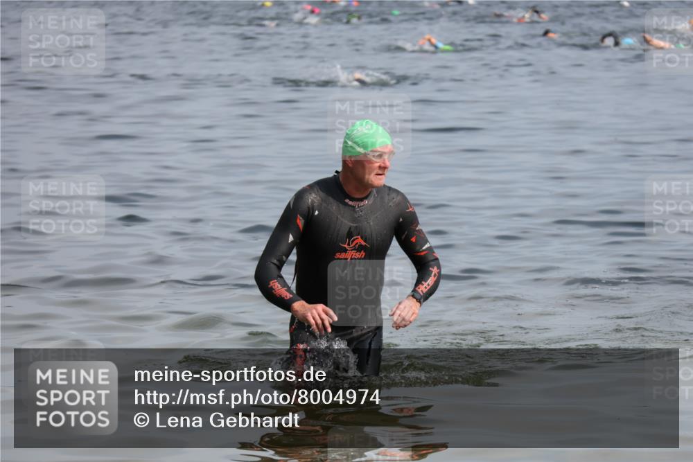 15.06.2025 - 27. Vierlanden-Triathlon Lena Gebhardt http://msf.ph/oto/8004974 15.06.2025 10:02:32 Schwimmen 397, 405 meine-sportfotos.de