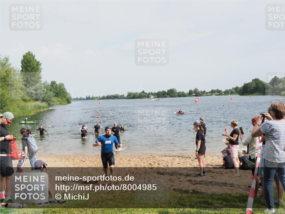 21.06.2025 - 27. Vierlanden-Triathlon MichiJ http://msf.ph/oto/8004985 15.06.2026 10:06:33 Schwimmen 394, 434, 440 meine-sportfotos.de