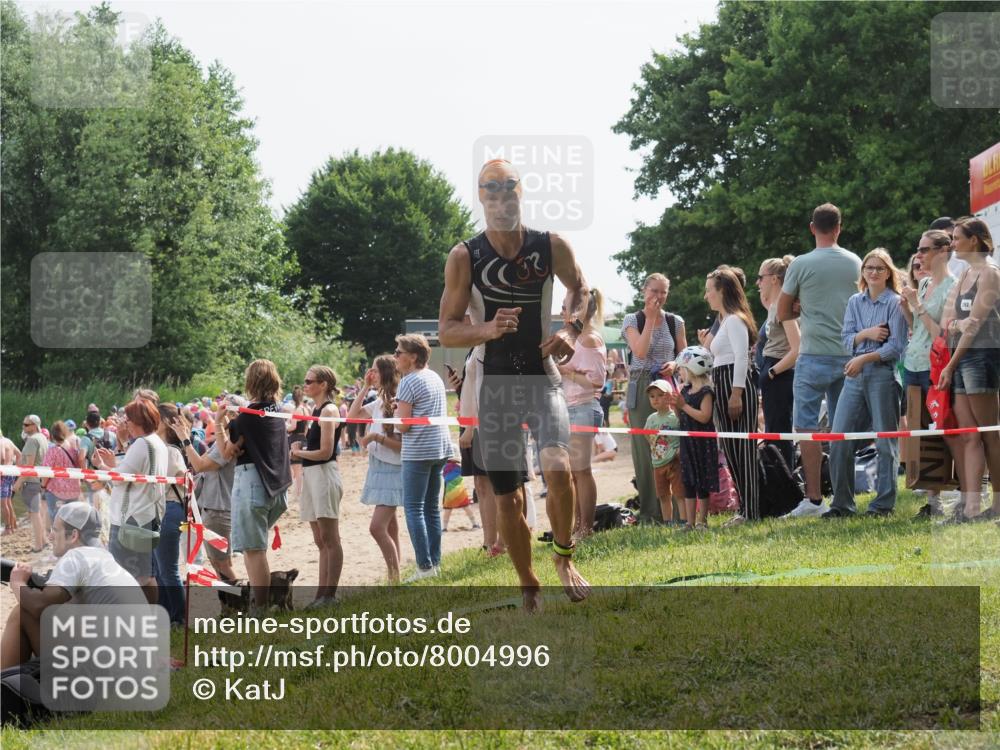 15.06.2025 - 27. Vierlanden-Triathlon KatJ http://msf.ph/oto/8004996 15.06.2025 10:03:59 Schwimmen 415, 427, 436, 1398 meine-sportfotos.de