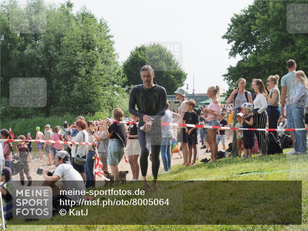 15.06.2025 - 27. Vierlanden-Triathlon KatJ http://msf.ph/oto/8005064 15.06.2025 10:04:02 Schwimmen 415, 427, 436, 1398 meine-sportfotos.de