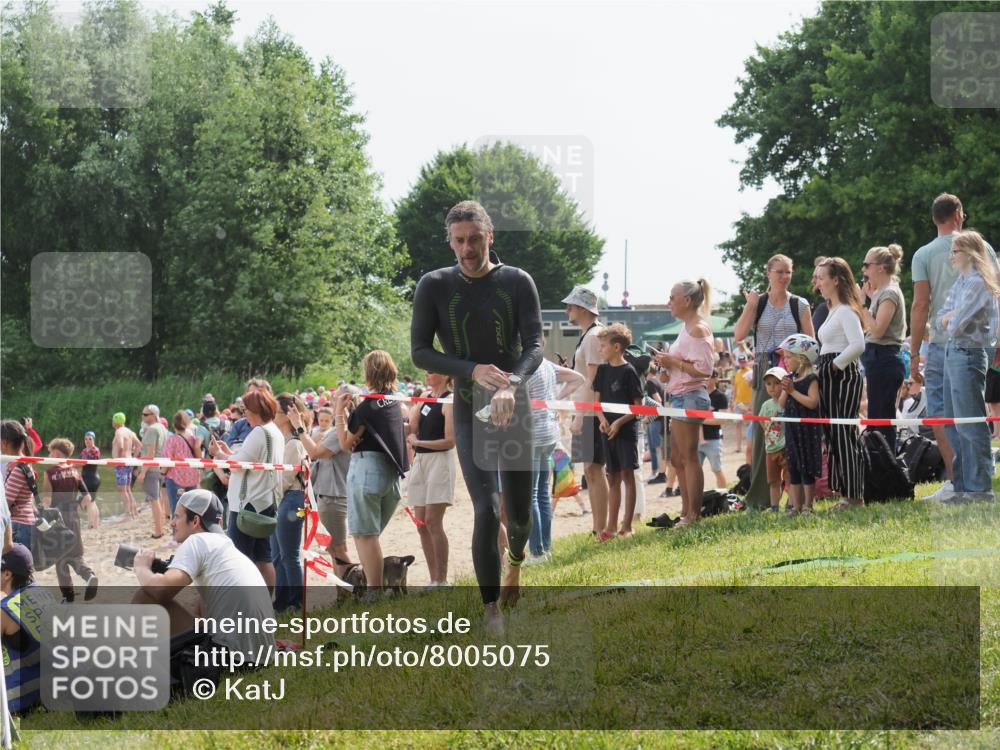 15.06.2025 - 27. Vierlanden-Triathlon KatJ http://msf.ph/oto/8005075 15.06.2025 10:04:02 Schwimmen 415, 427, 436, 1398 meine-sportfotos.de