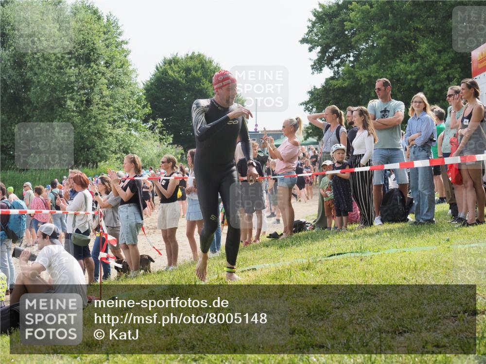 15.06.2025 - 27. Vierlanden-Triathlon KatJ http://msf.ph/oto/8005148 15.06.2025 10:04:15 Schwimmen 411, 416, 453, 464 meine-sportfotos.de