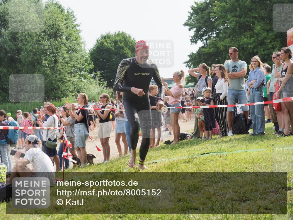15.06.2025 - 27. Vierlanden-Triathlon KatJ http://msf.ph/oto/8005152 15.06.2025 10:04:15 Schwimmen 411, 416, 453, 464 meine-sportfotos.de