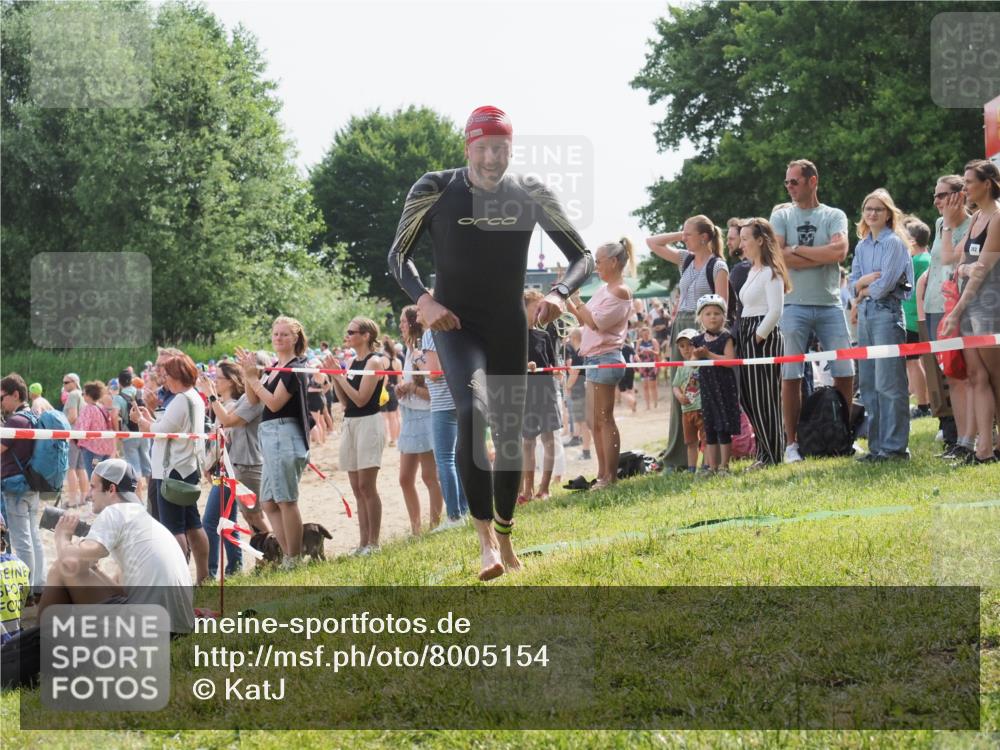15.06.2025 - 27. Vierlanden-Triathlon KatJ http://msf.ph/oto/8005154 15.06.2025 10:04:15 Schwimmen 411, 416, 453, 464 meine-sportfotos.de