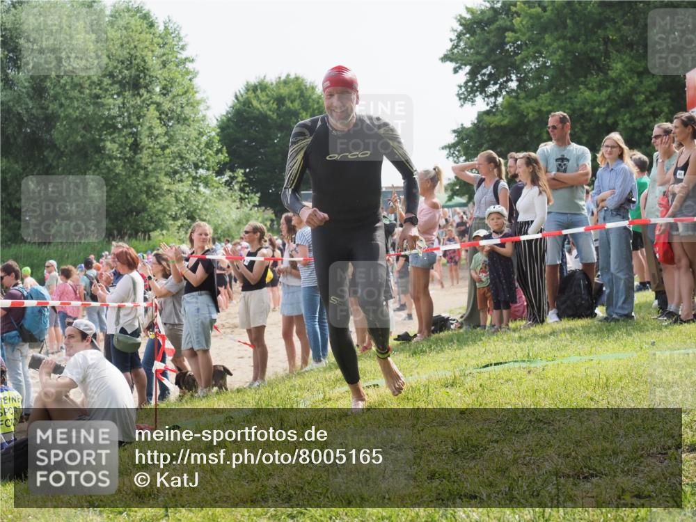15.06.2025 - 27. Vierlanden-Triathlon KatJ http://msf.ph/oto/8005165 15.06.2025 10:04:15 Schwimmen 411, 416, 453, 464 meine-sportfotos.de
