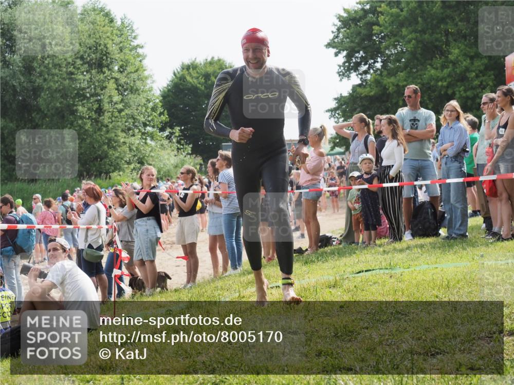 15.06.2025 - 27. Vierlanden-Triathlon KatJ http://msf.ph/oto/8005170 15.06.2025 10:04:15 Schwimmen 411, 416, 453, 464 meine-sportfotos.de