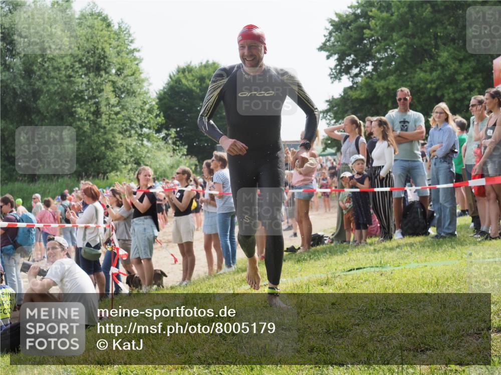 15.06.2025 - 27. Vierlanden-Triathlon KatJ http://msf.ph/oto/8005179 15.06.2025 10:04:15 Schwimmen 411, 416, 453, 464 meine-sportfotos.de