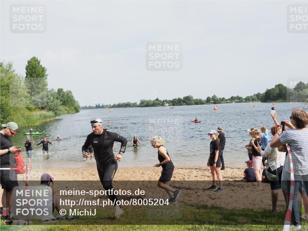 21.06.2025 - 27. Vierlanden-Triathlon MichiJ http://msf.ph/oto/8005204 15.06.2026 10:06:37 Schwimmen 386, 434, 440 meine-sportfotos.de
