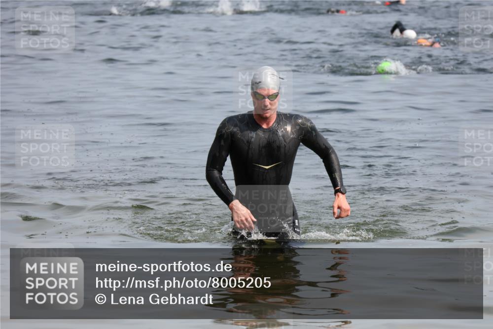 15.06.2025 - 27. Vierlanden-Triathlon Lena Gebhardt http://msf.ph/oto/8005205 15.06.2025 10:03:10 Schwimmen 406 meine-sportfotos.de