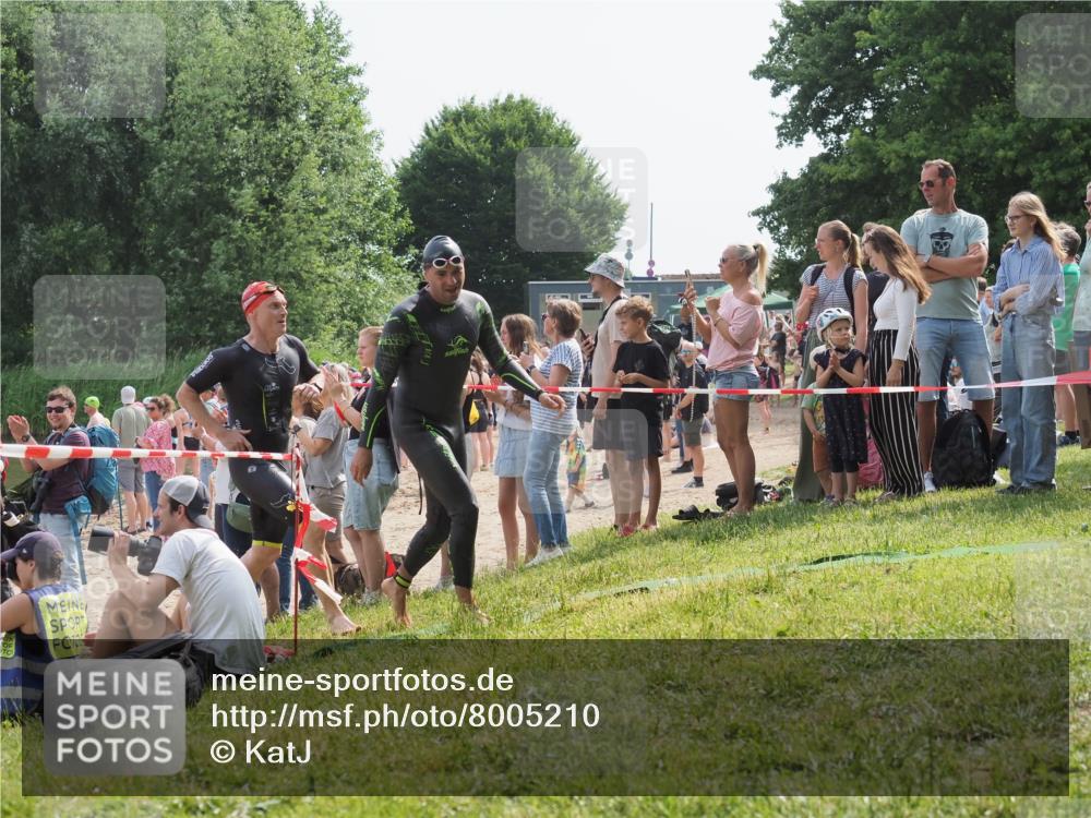15.06.2025 - 27. Vierlanden-Triathlon KatJ http://msf.ph/oto/8005210 15.06.2025 10:04:20 Schwimmen 411, 416, 426, 453, 464 meine-sportfotos.de