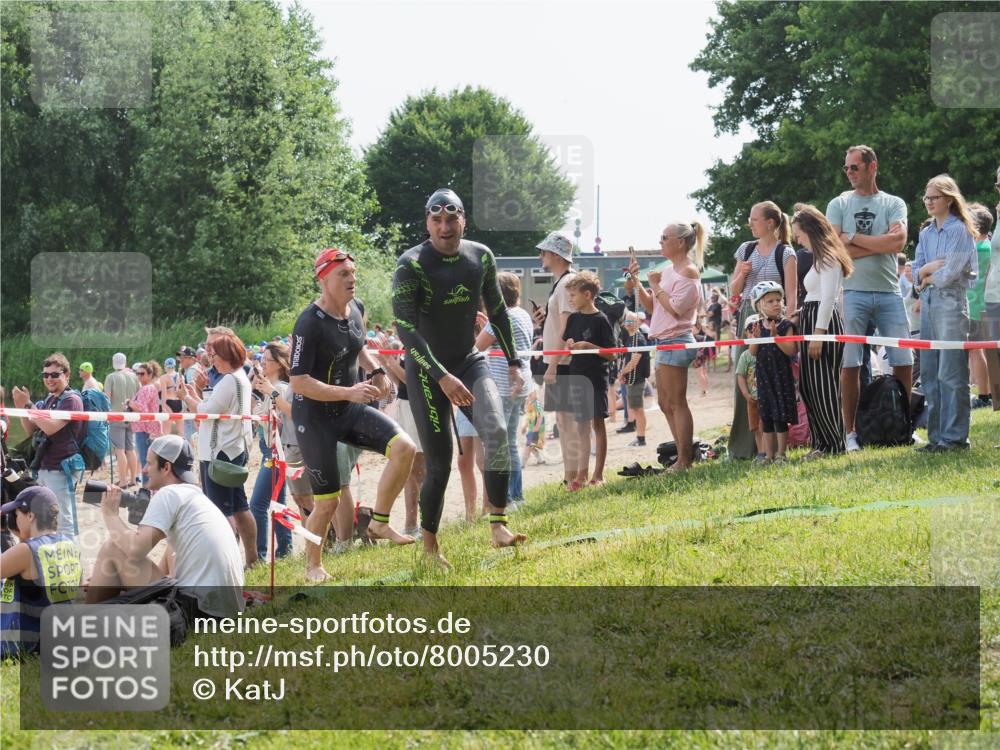 15.06.2025 - 27. Vierlanden-Triathlon KatJ http://msf.ph/oto/8005230 15.06.2025 10:04:20 Schwimmen 411, 416, 426, 453, 464 meine-sportfotos.de