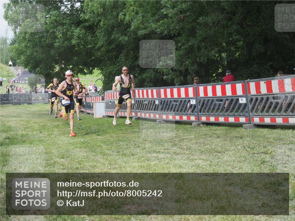 21.06.2025 - 27. Vierlanden-Triathlon KatJ http://msf.ph/oto/8005242 15.06.2025 12:58:27 Ziel 11, 736, 1034, 1035, 1036, 1037 meine-sportfotos.de