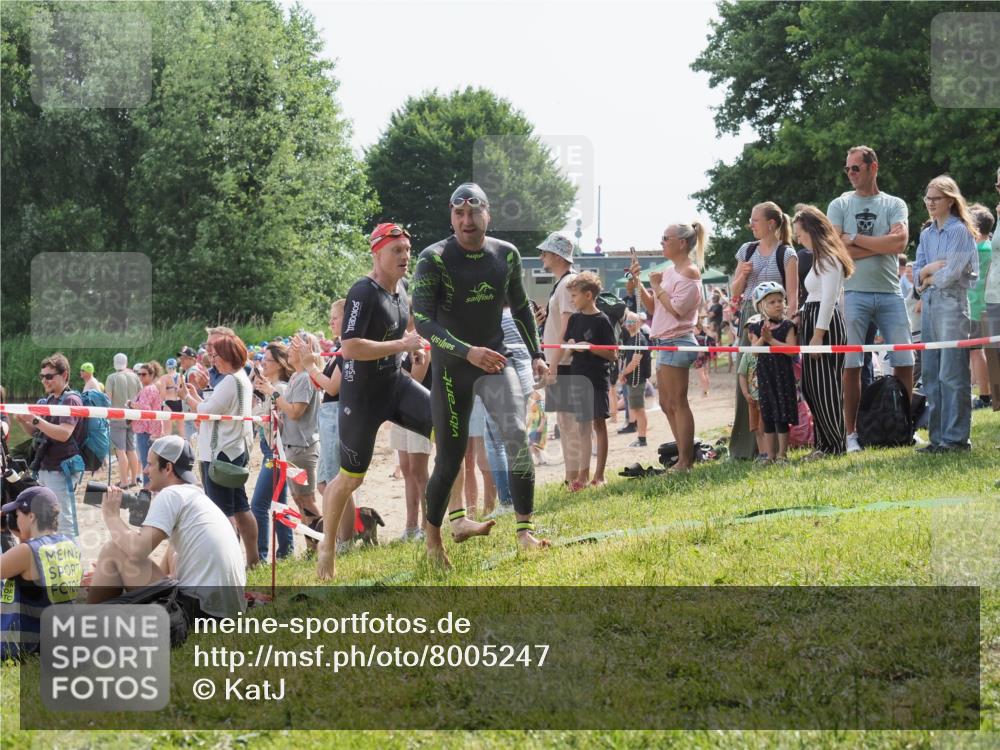 15.06.2025 - 27. Vierlanden-Triathlon KatJ http://msf.ph/oto/8005247 15.06.2025 10:04:20 Schwimmen 411, 416, 426, 453, 464 meine-sportfotos.de