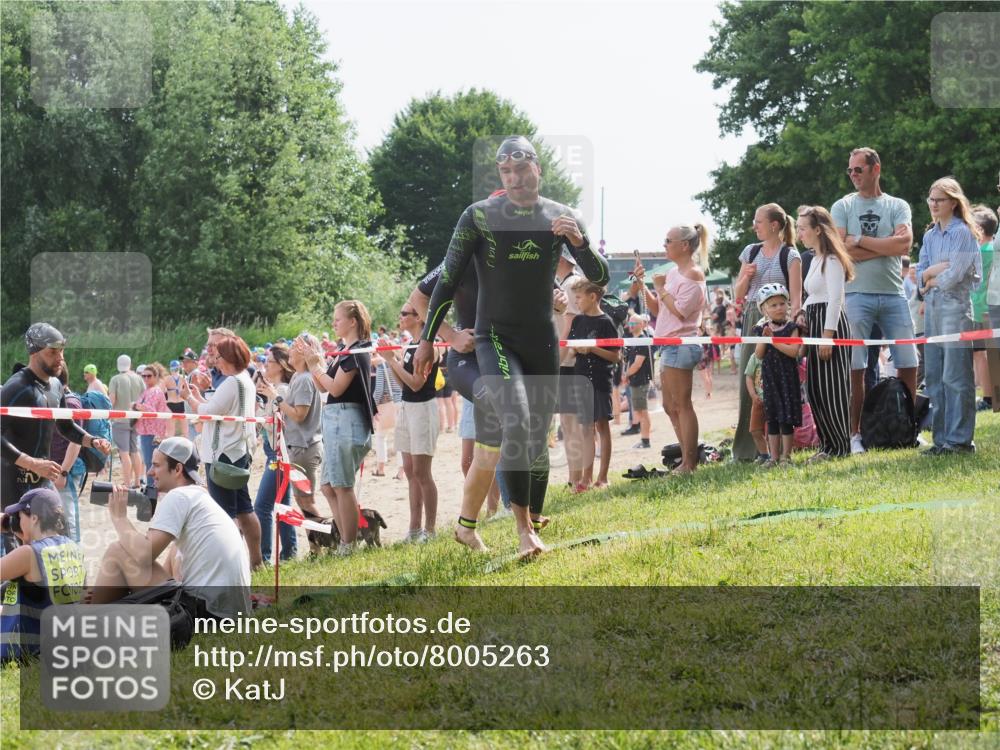 15.06.2025 - 27. Vierlanden-Triathlon KatJ http://msf.ph/oto/8005263 15.06.2025 10:04:21 Schwimmen 411, 416, 426, 453, 464 meine-sportfotos.de