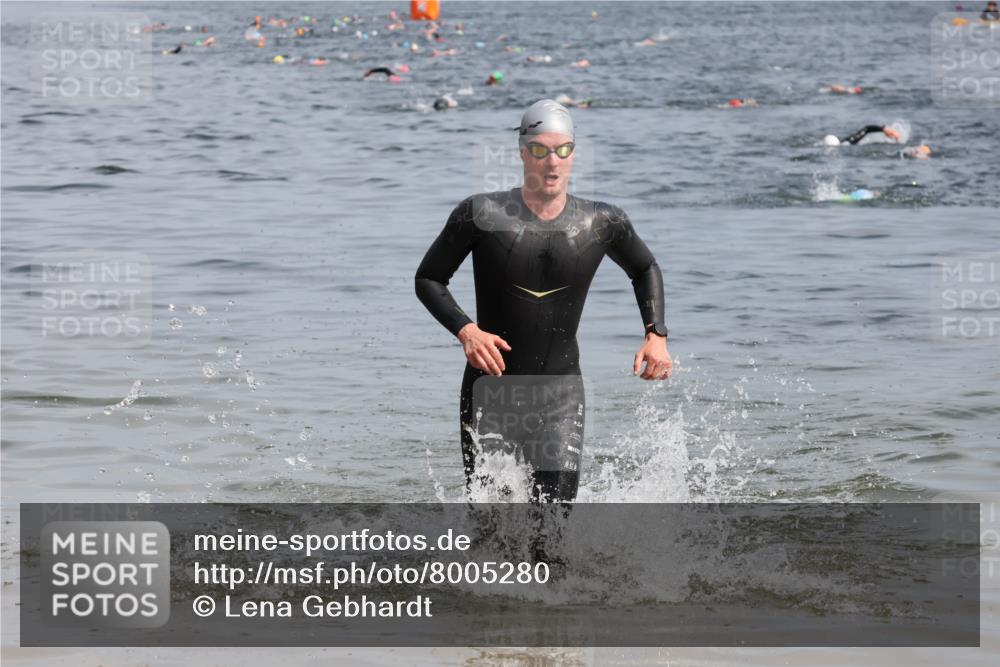 15.06.2025 - 27. Vierlanden-Triathlon Lena Gebhardt http://msf.ph/oto/8005280 15.06.2025 10:03:13 Schwimmen 406 meine-sportfotos.de
