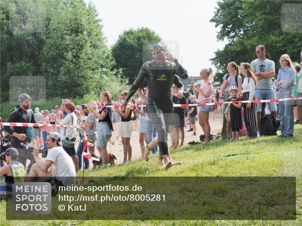 15.06.2025 - 27. Vierlanden-Triathlon KatJ http://msf.ph/oto/8005281 15.06.2025 10:04:21 Schwimmen 411, 416, 426, 453, 464 meine-sportfotos.de