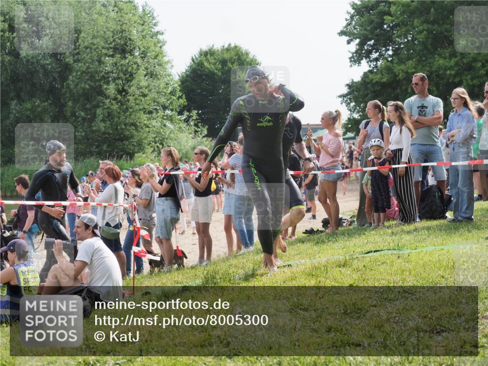15.06.2025 - 27. Vierlanden-Triathlon KatJ http://msf.ph/oto/8005300 15.06.2025 10:04:21 Schwimmen 411, 416, 426, 453, 464 meine-sportfotos.de