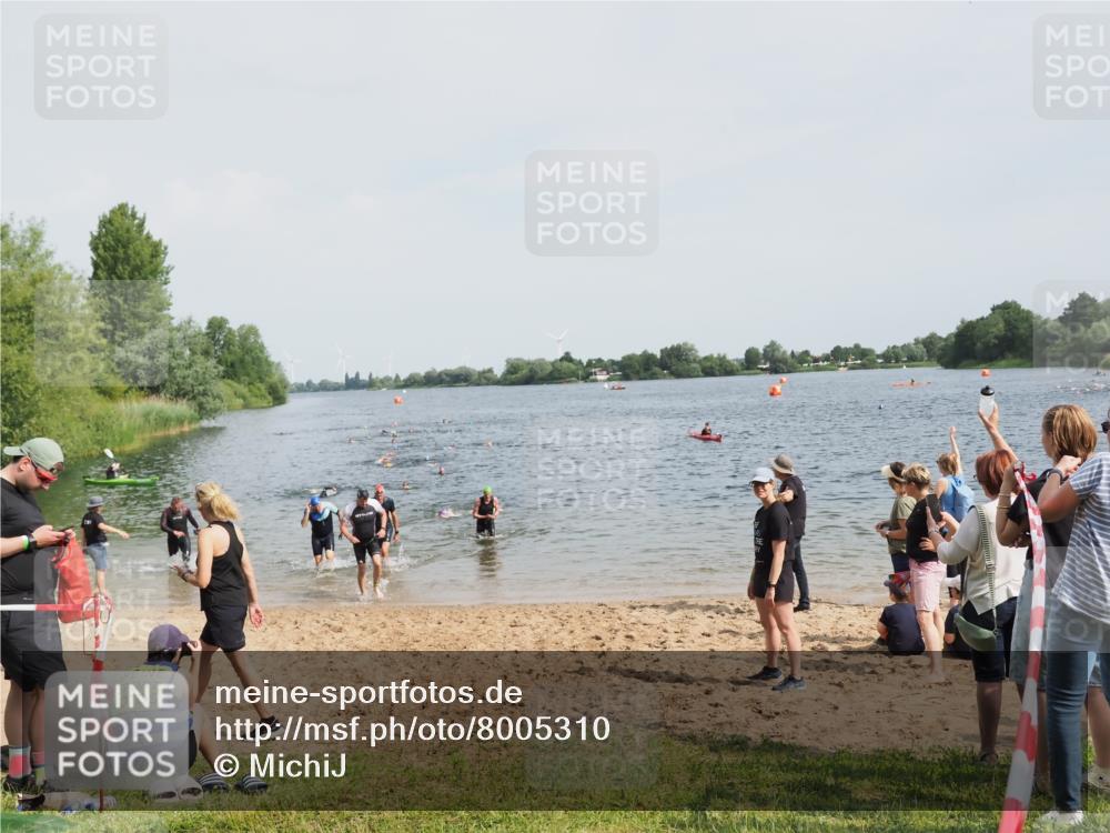 21.06.2025 - 27. Vierlanden-Triathlon MichiJ http://msf.ph/oto/8005310 15.06.2026 10:06:39 Schwimmen 386, 423, 434, 440, 441 meine-sportfotos.de