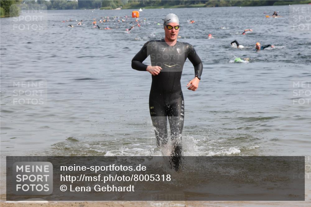 15.06.2025 - 27. Vierlanden-Triathlon Lena Gebhardt http://msf.ph/oto/8005318 15.06.2025 10:03:14 Schwimmen 406 meine-sportfotos.de