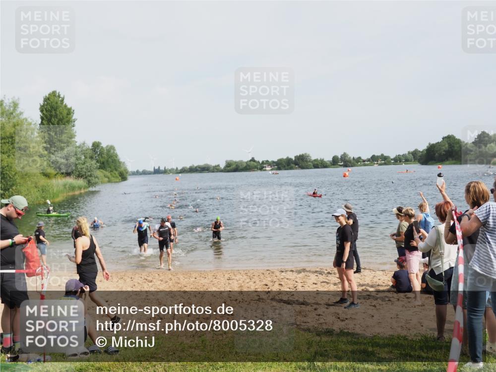 21.06.2025 - 27. Vierlanden-Triathlon MichiJ http://msf.ph/oto/8005328 15.06.2026 10:06:39 Schwimmen 386, 423, 434, 440, 441 meine-sportfotos.de