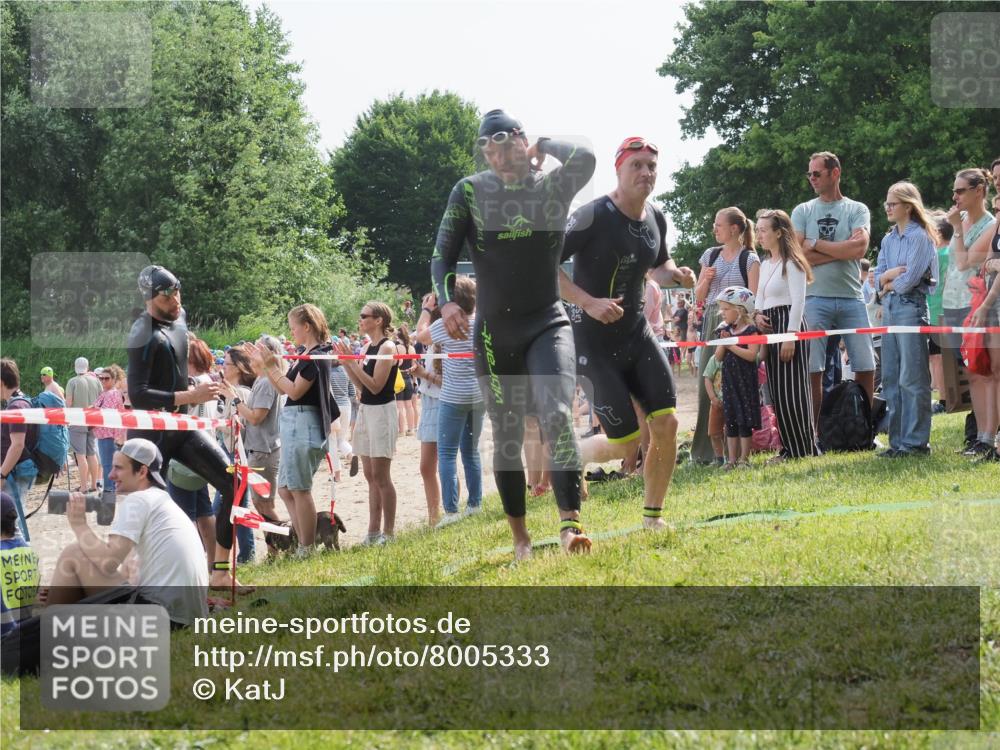 15.06.2025 - 27. Vierlanden-Triathlon KatJ http://msf.ph/oto/8005333 15.06.2025 10:04:21 Schwimmen 411, 416, 426, 453, 464 meine-sportfotos.de