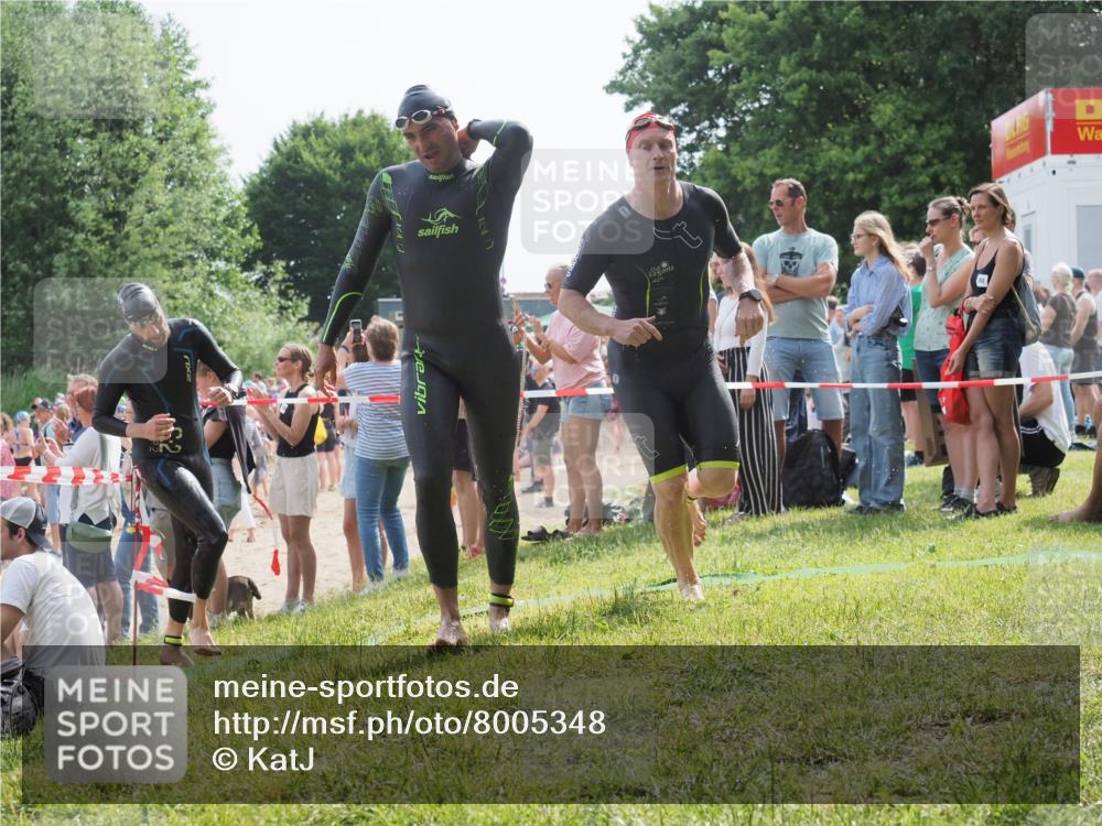 15.06.2025 - 27. Vierlanden-Triathlon KatJ http://msf.ph/oto/8005348 15.06.2025 10:04:22 Schwimmen 411, 416, 426, 453, 464 meine-sportfotos.de