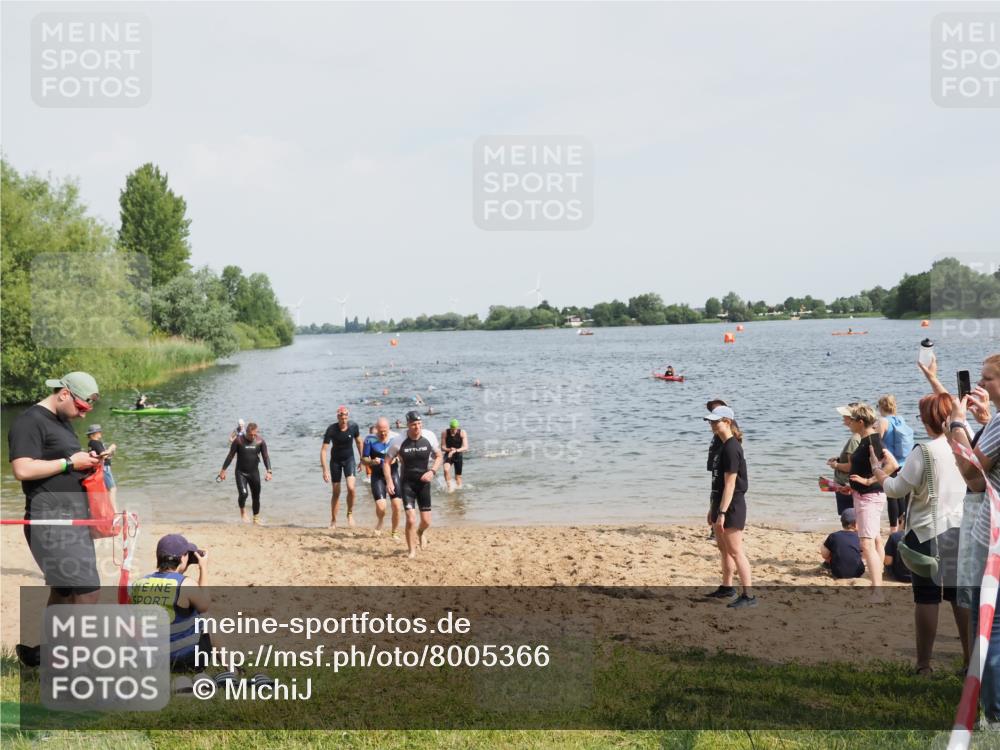 21.06.2025 - 27. Vierlanden-Triathlon MichiJ http://msf.ph/oto/8005366 15.06.2026 10:06:42 Schwimmen 367, 386, 388, 423, 440, 441, 457 meine-sportfotos.de