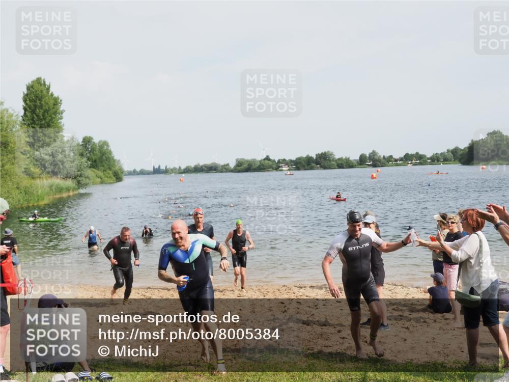 21.06.2025 - 27. Vierlanden-Triathlon MichiJ http://msf.ph/oto/8005384 15.06.2026 10:06:45 Schwimmen 367, 386, 388, 396, 423, 441, 457 meine-sportfotos.de