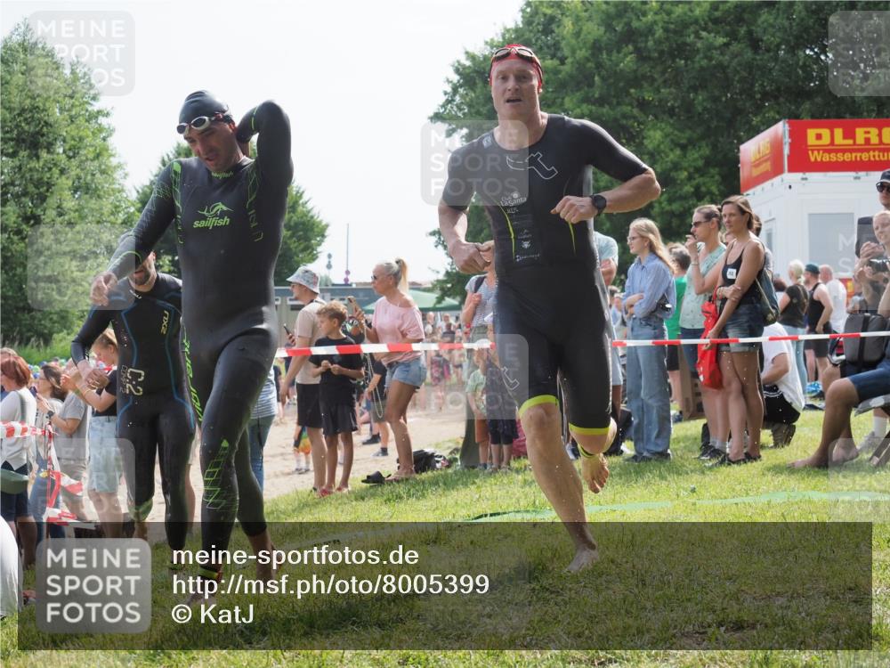15.06.2025 - 27. Vierlanden-Triathlon KatJ http://msf.ph/oto/8005399 15.06.2025 10:04:22 Schwimmen 411, 416, 426, 453, 464 meine-sportfotos.de
