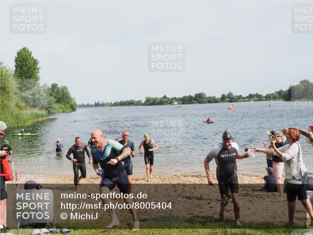 21.06.2025 - 27. Vierlanden-Triathlon MichiJ http://msf.ph/oto/8005404 15.06.2026 10:06:46 Schwimmen 367, 386, 388, 396, 423, 441, 457 meine-sportfotos.de
