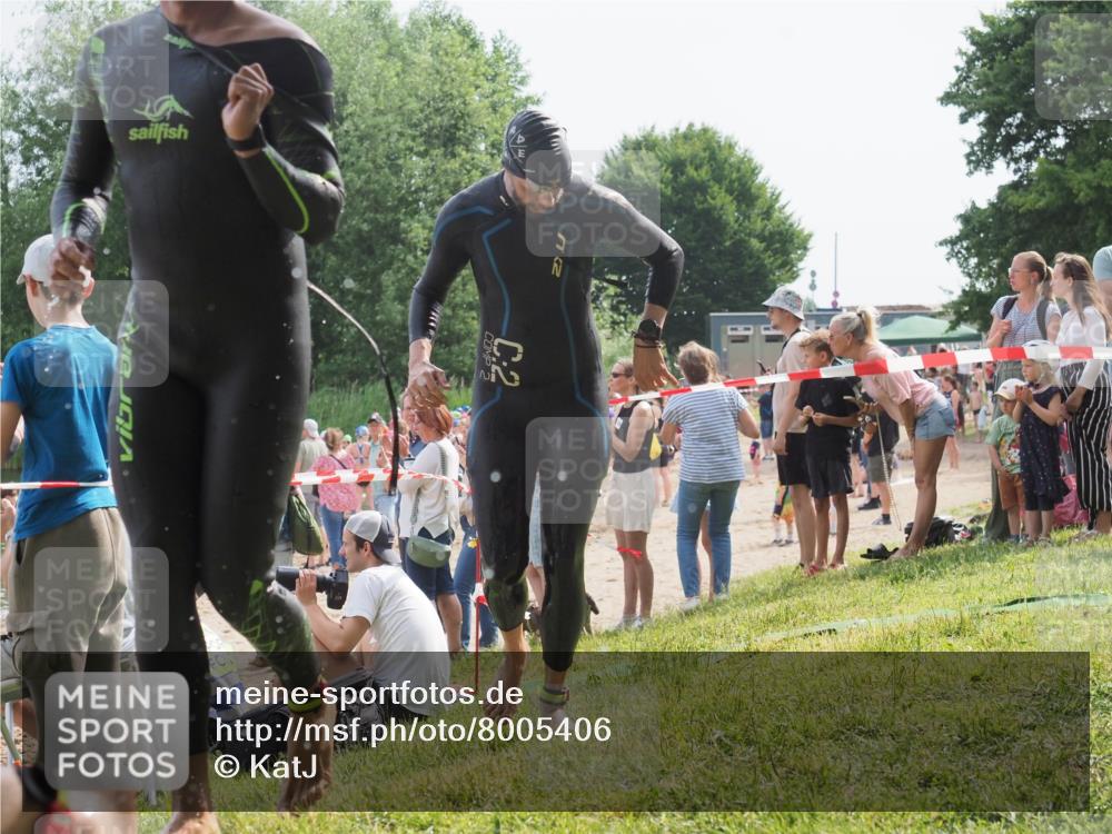 15.06.2025 - 27. Vierlanden-Triathlon KatJ http://msf.ph/oto/8005406 15.06.2025 10:04:24 Schwimmen 411, 416, 426, 453, 464 meine-sportfotos.de