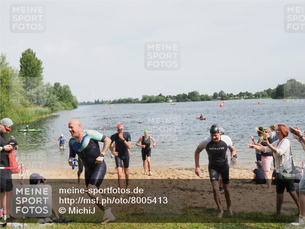 21.06.2025 - 27. Vierlanden-Triathlon MichiJ http://msf.ph/oto/8005413 15.06.2026 10:06:46 Schwimmen 367, 386, 388, 396, 423, 441, 457 meine-sportfotos.de