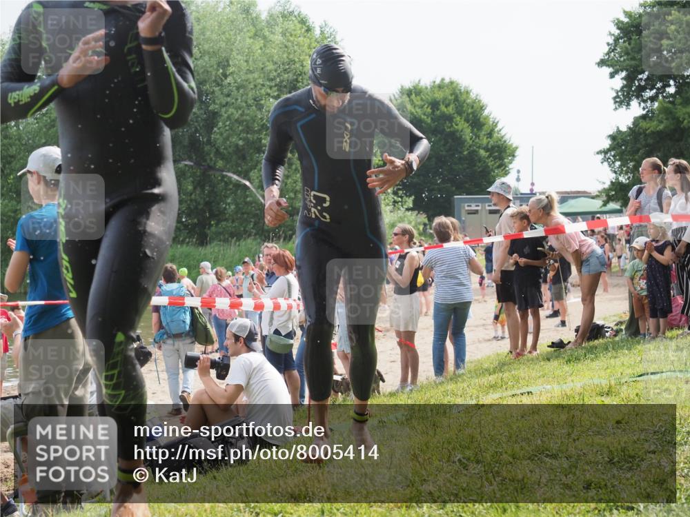 15.06.2025 - 27. Vierlanden-Triathlon KatJ http://msf.ph/oto/8005414 15.06.2025 10:04:24 Schwimmen 411, 416, 426, 453, 464 meine-sportfotos.de
