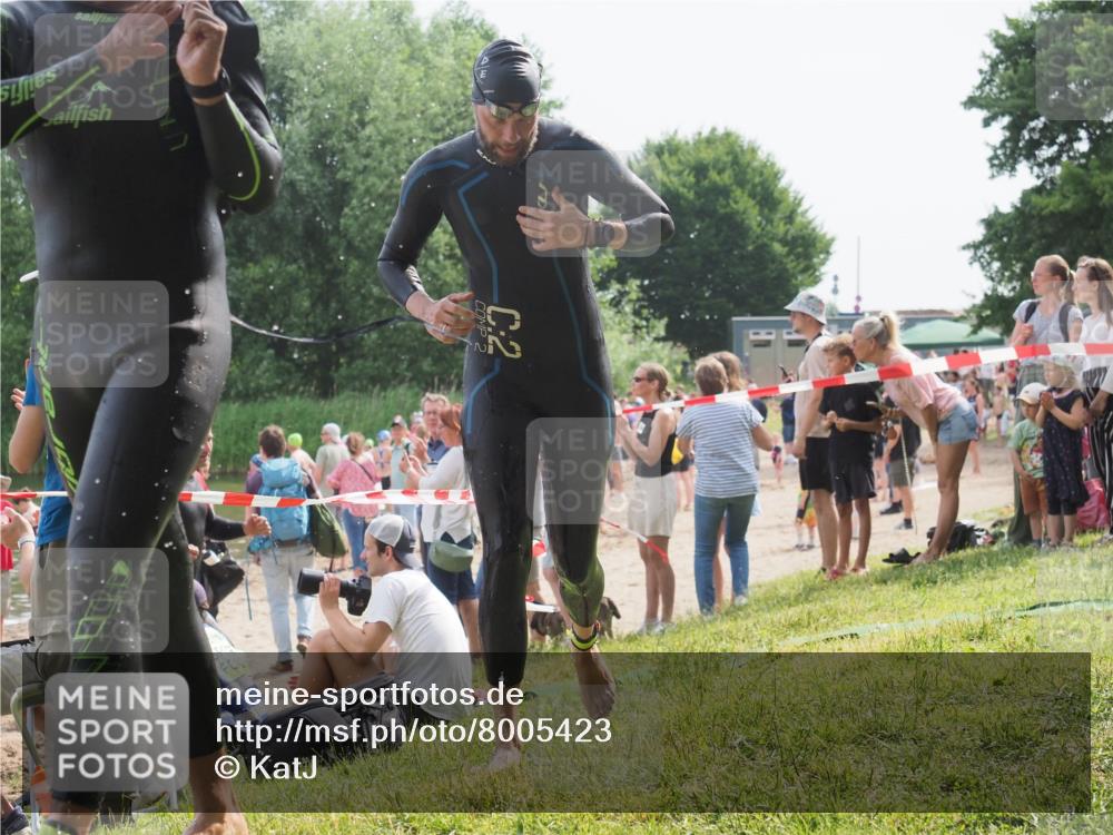 15.06.2025 - 27. Vierlanden-Triathlon KatJ http://msf.ph/oto/8005423 15.06.2025 10:04:24 Schwimmen 411, 416, 426, 453, 464 meine-sportfotos.de