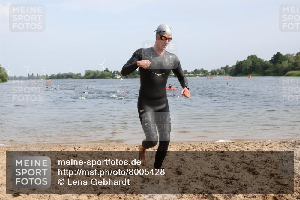 15.06.2025 - 27. Vierlanden-Triathlon Lena Gebhardt http://msf.ph/oto/8005428 15.06.2025 10:03:17 Schwimmen 406 meine-sportfotos.de