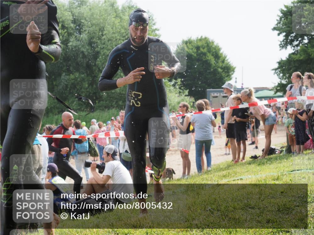 15.06.2025 - 27. Vierlanden-Triathlon KatJ http://msf.ph/oto/8005432 15.06.2025 10:04:24 Schwimmen 411, 416, 426, 453, 464 meine-sportfotos.de