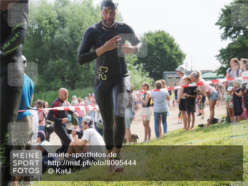 15.06.2025 - 27. Vierlanden-Triathlon KatJ http://msf.ph/oto/8005444 15.06.2025 10:04:24 Schwimmen 411, 416, 426, 453, 464 meine-sportfotos.de