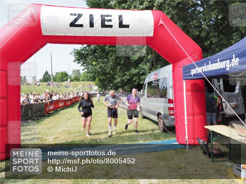 21.06.2025 - 27. Vierlanden-Triathlon MichiJ http://msf.ph/oto/8005452 15.06.2026 11:30:52 Ziel 610 meine-sportfotos.de
