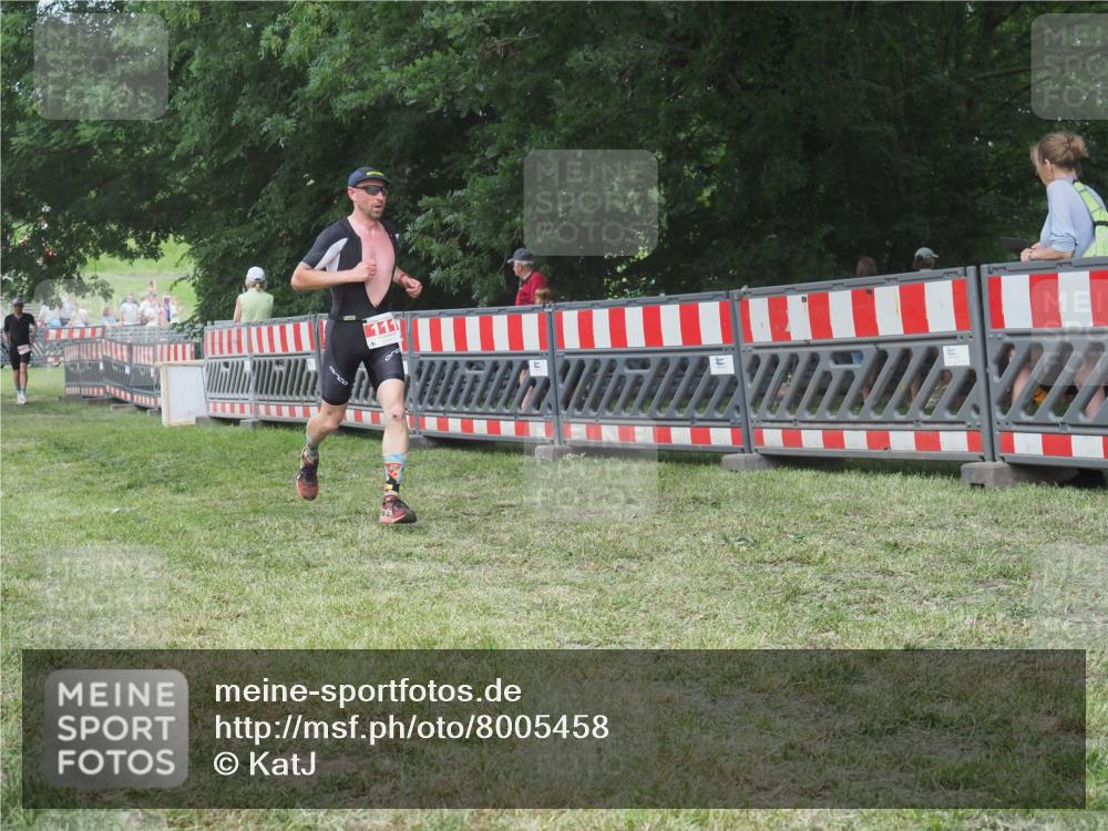 21.06.2025 - 27. Vierlanden-Triathlon KatJ http://msf.ph/oto/8005458 15.06.2025 12:58:39 Ziel 111, 122, 662, 995, 996, 997, 998 meine-sportfotos.de