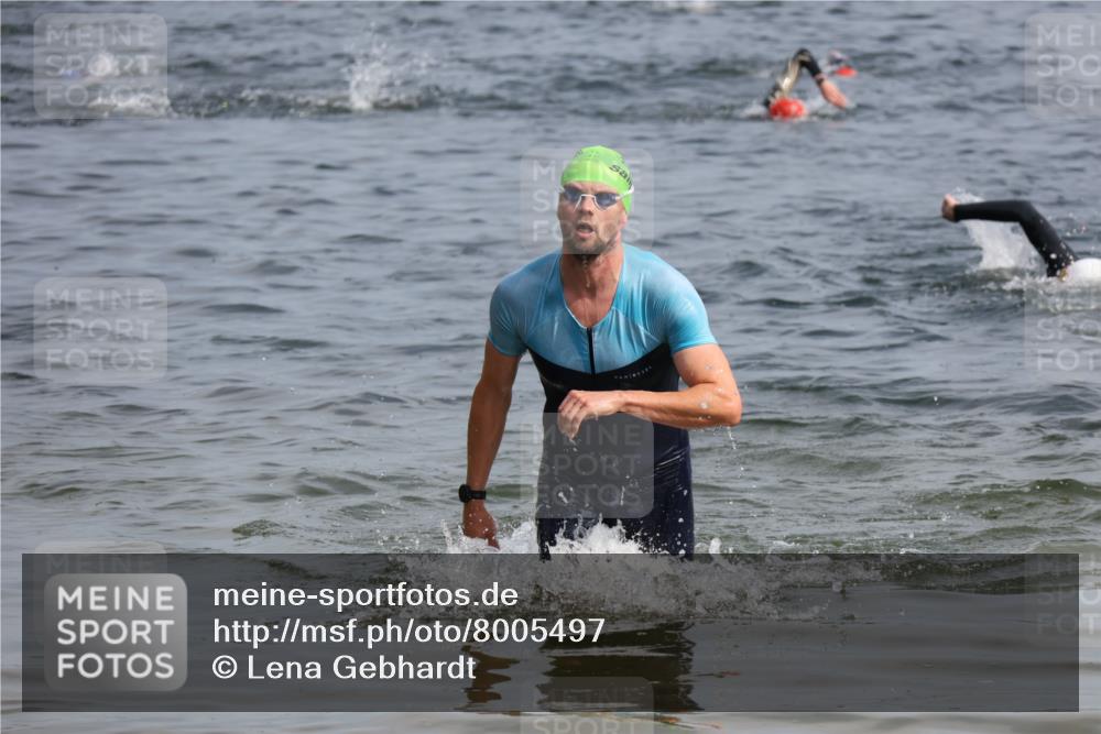 15.06.2025 - 27. Vierlanden-Triathlon Lena Gebhardt http://msf.ph/oto/8005497 15.06.2025 10:03:35 Schwimmen 377, 425, 432, 439 meine-sportfotos.de