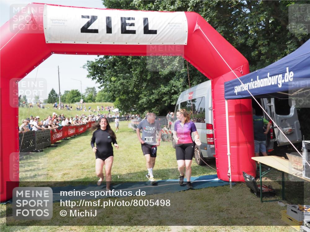 21.06.2025 - 27. Vierlanden-Triathlon MichiJ http://msf.ph/oto/8005498 15.06.2026 11:30:53 Ziel 610 meine-sportfotos.de
