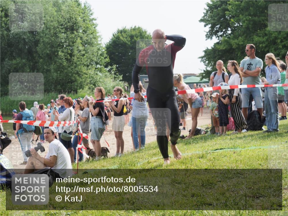 15.06.2025 - 27. Vierlanden-Triathlon KatJ http://msf.ph/oto/8005534 15.06.2025 10:04:27 Schwimmen 416, 426, 453, 464 meine-sportfotos.de