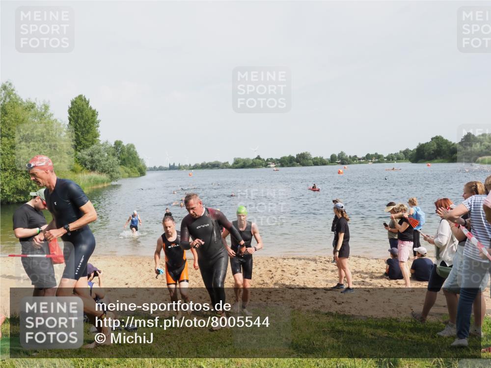 21.06.2025 - 27. Vierlanden-Triathlon MichiJ http://msf.ph/oto/8005544 15.06.2026 10:06:49 Schwimmen 367, 386, 388, 396, 423, 441, 457, 467 meine-sportfotos.de
