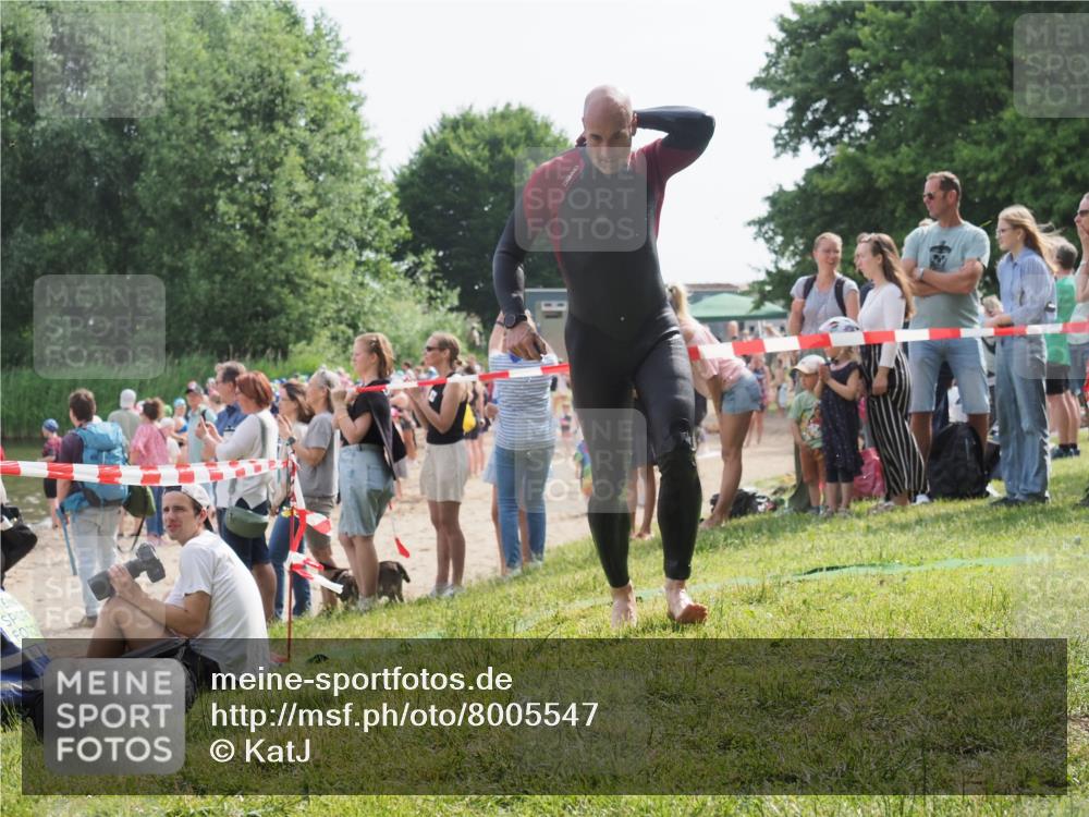 15.06.2025 - 27. Vierlanden-Triathlon KatJ http://msf.ph/oto/8005547 15.06.2025 10:04:27 Schwimmen 416, 426, 453, 464 meine-sportfotos.de