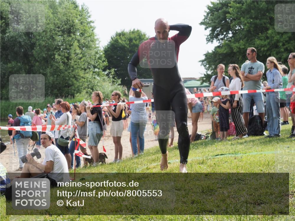 15.06.2025 - 27. Vierlanden-Triathlon KatJ http://msf.ph/oto/8005553 15.06.2025 10:04:27 Schwimmen 416, 426, 453, 464 meine-sportfotos.de