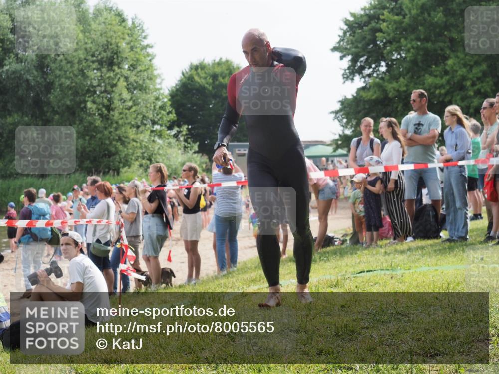 15.06.2025 - 27. Vierlanden-Triathlon KatJ http://msf.ph/oto/8005565 15.06.2025 10:04:27 Schwimmen 416, 426, 453, 464 meine-sportfotos.de