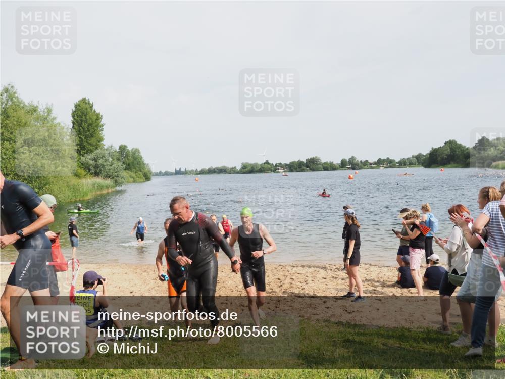 21.06.2025 - 27. Vierlanden-Triathlon MichiJ http://msf.ph/oto/8005566 15.06.2026 10:06:49 Schwimmen 367, 386, 388, 396, 423, 441, 457, 467 meine-sportfotos.de