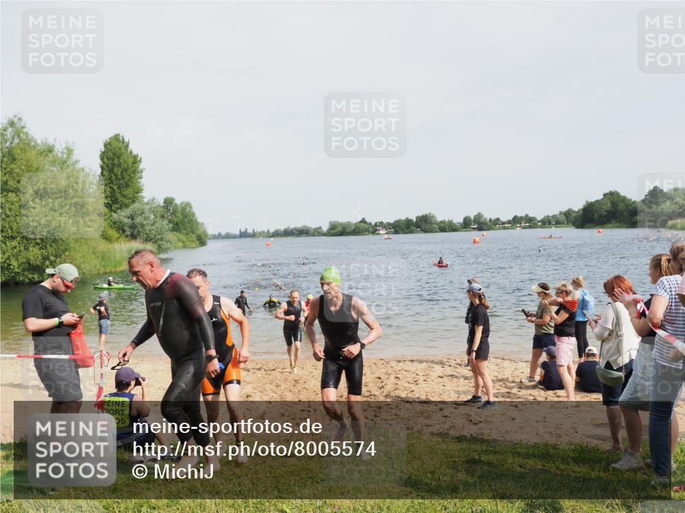 21.06.2025 - 27. Vierlanden-Triathlon MichiJ http://msf.ph/oto/8005574 15.06.2026 10:06:49 Schwimmen 367, 386, 388, 396, 423, 441, 457, 467 meine-sportfotos.de