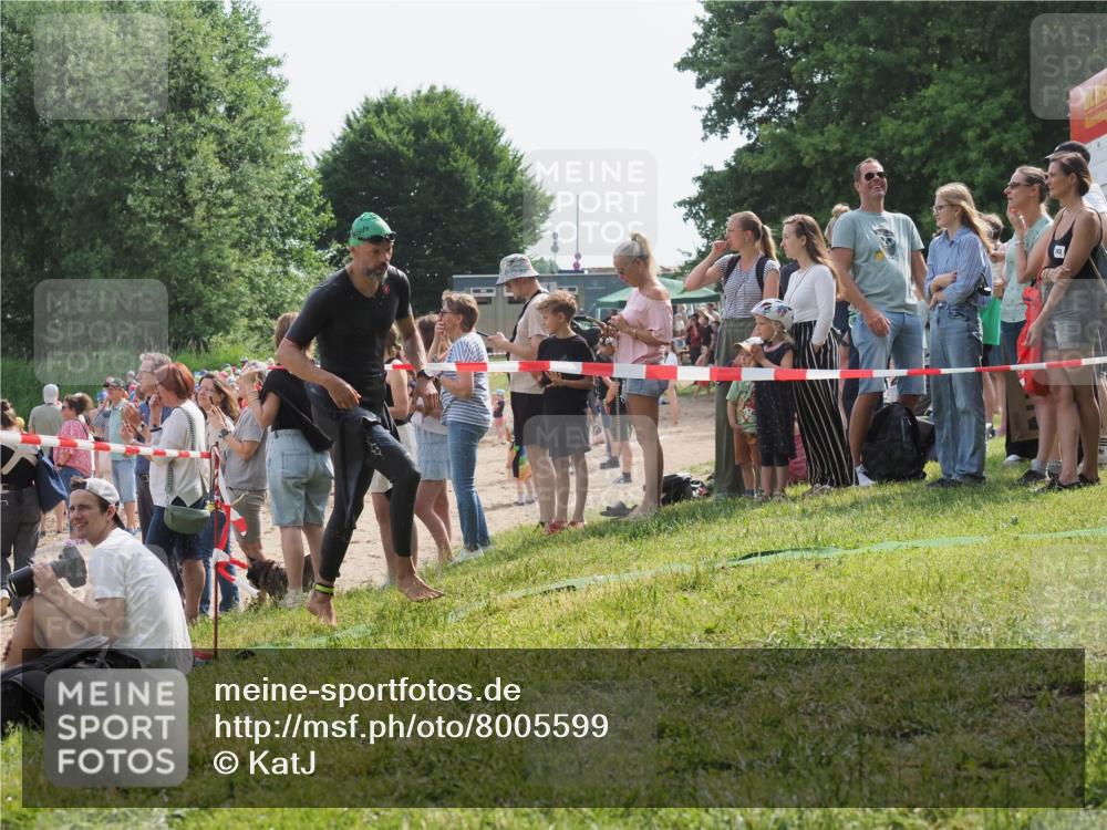 15.06.2025 - 27. Vierlanden-Triathlon KatJ http://msf.ph/oto/8005599 15.06.2025 10:04:36 Schwimmen 404 meine-sportfotos.de
