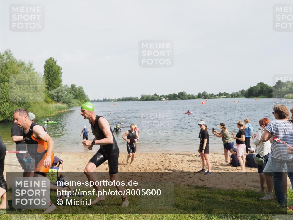 21.06.2025 - 27. Vierlanden-Triathlon MichiJ http://msf.ph/oto/8005600 15.06.2026 10:06:50 Schwimmen 367, 386, 388, 396, 423, 429, 441, 457, 467 meine-sportfotos.de
